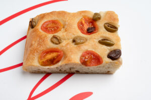 Foccaccia roșii & măsline (180 gr)